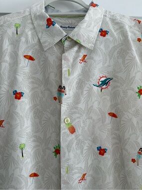 Tommy Bahama Miami Dolphins Beach-Cation Camp Shirt.  Size XXL
